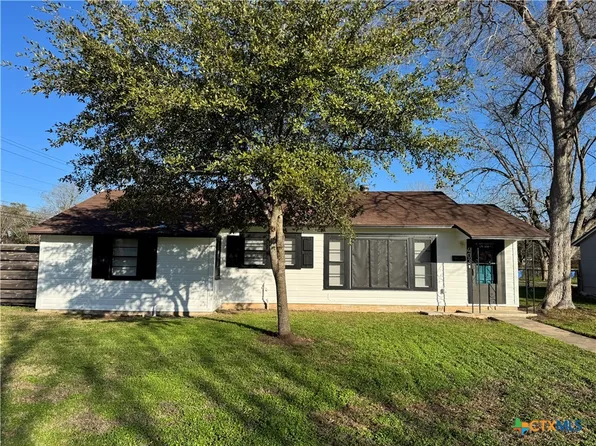 403 Moore St, Seguin, TX 78155