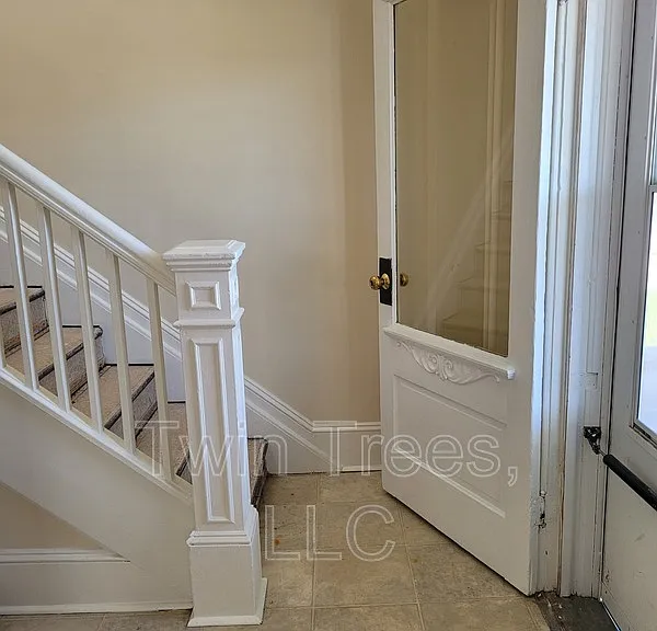 1073 Chicago Ave #B — Photo 4