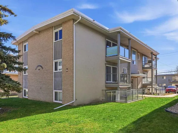 609 E 67th Ave SW #3, Calgary, AB T2V 0M3