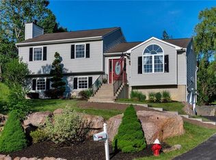 7 Franklin Dr, Highland Mills, NY 10930