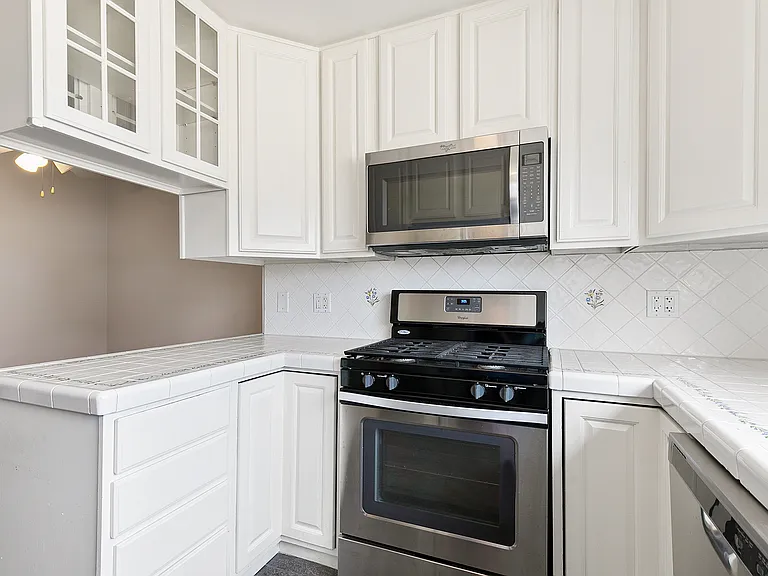 1265 Van Horne Ln — Photo 8