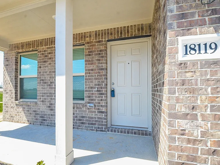 18119 Rockvine Dr — Photo 4
