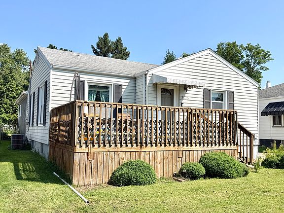2nd image of 2725 2nd St