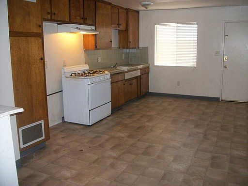 2nd image of 1419 Niles St APT C