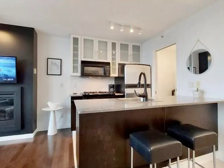 1225 Richards St #1905 — Photo 11