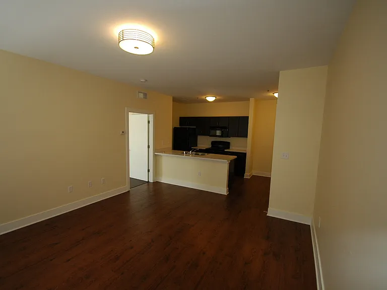 410 S Hancock St — Photo 3