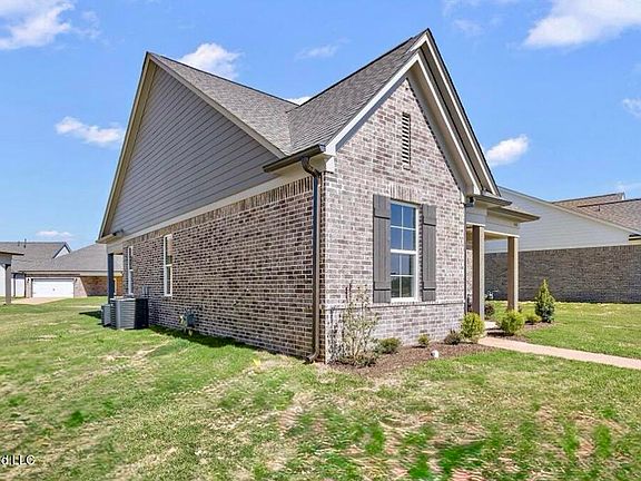 3rd image of 660 Bolivar Dr