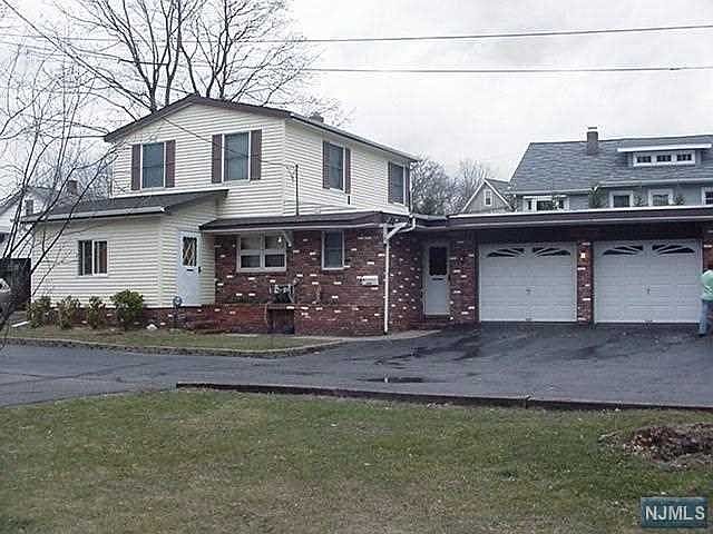 1542976