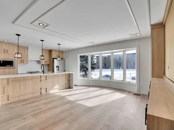 908 S Stonehaven Rd SW, Calgary, AB T2W 0P6