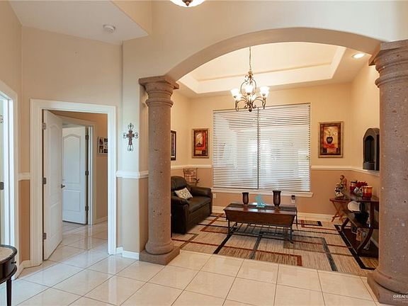 5th image of 609 Santa Elena St