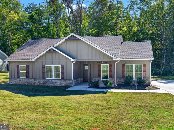 1505 Wisteria Dr, West Point, GA 31833