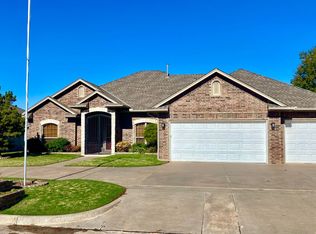 11621 Hackney Ln, Yukon, OK 73099