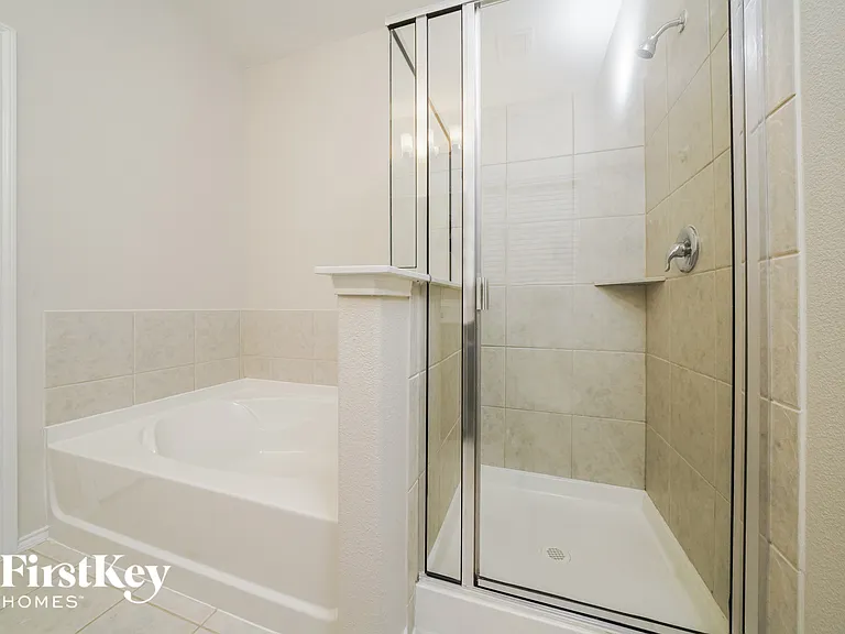 713 Jonius Creek Dr — Photo 9