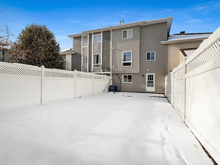 1576 Thurlow St — Photo 30