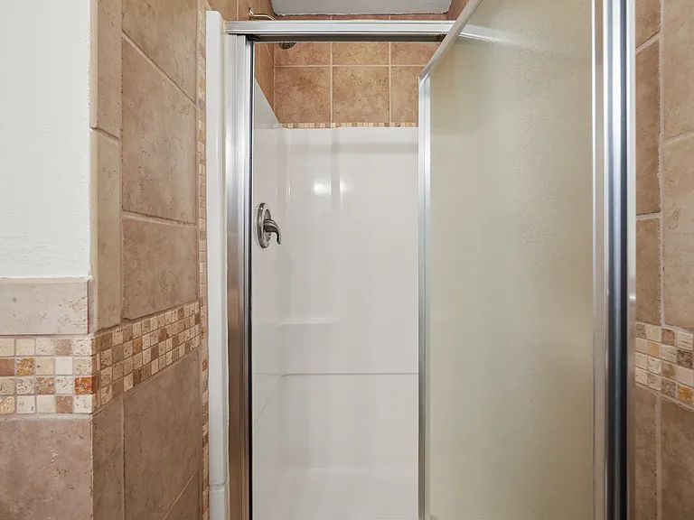 1630 Benson St #1 — Photo 14