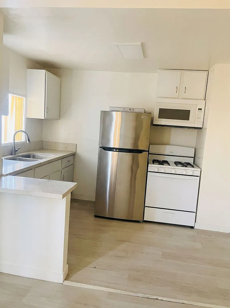 Studio, 1.0 bath, 550 sqft, $1,295 — Photo 2