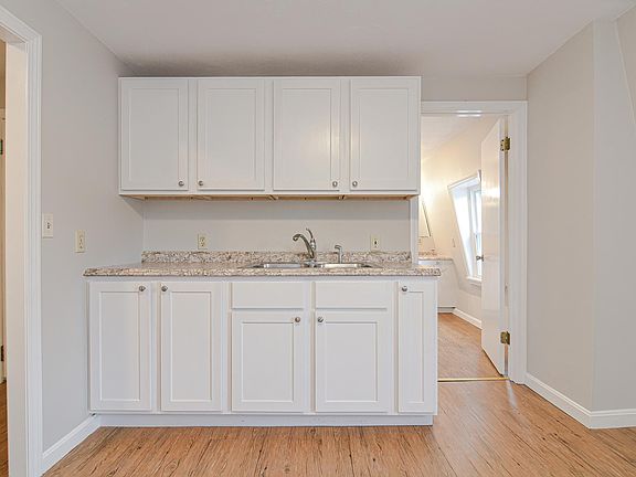 4th image of 282 Washington St #282