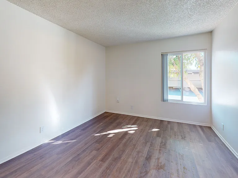 Huntington Vista — Photo 54