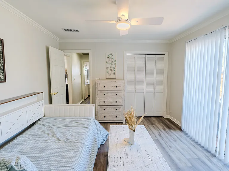 4475 Barnard St — Photo 28