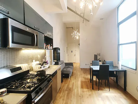 Rented by Manhattan Management LLC | media 23