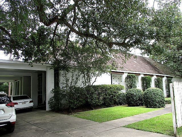 1st image of 420 N Pinaud St