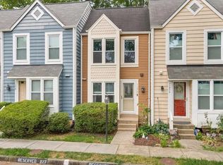 11276 Silentwood Ln, Reston, VA 20191