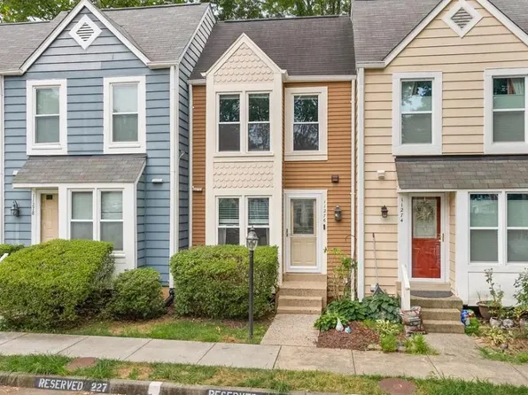 11276 Silentwood Ln, Reston, VA 20191