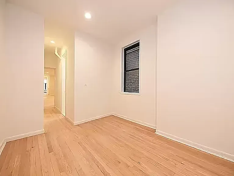 257 W 21st St #1W — Photo 11