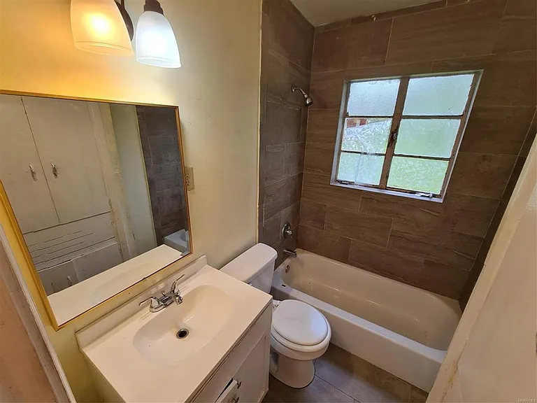 1220 Lynwood Dr — Photo 29