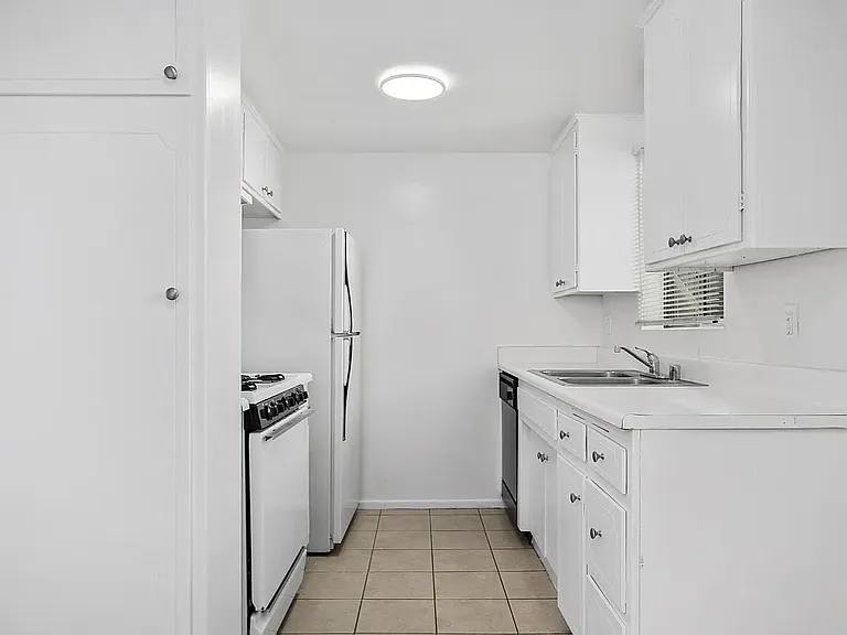Goshen Apartments — Photo 18