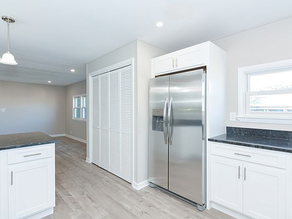 5th image of 10 Rita Dr