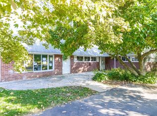 38 Rust Hill Rd, Levittown, PA 19056