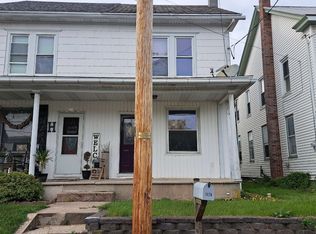 1028 W Maple St, Valley View, PA 17983