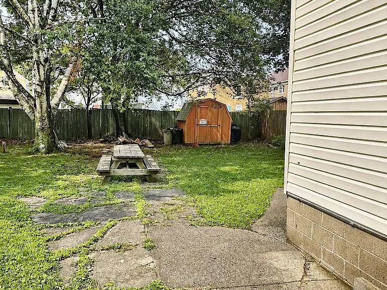 1042 W 31st St — Photo 11