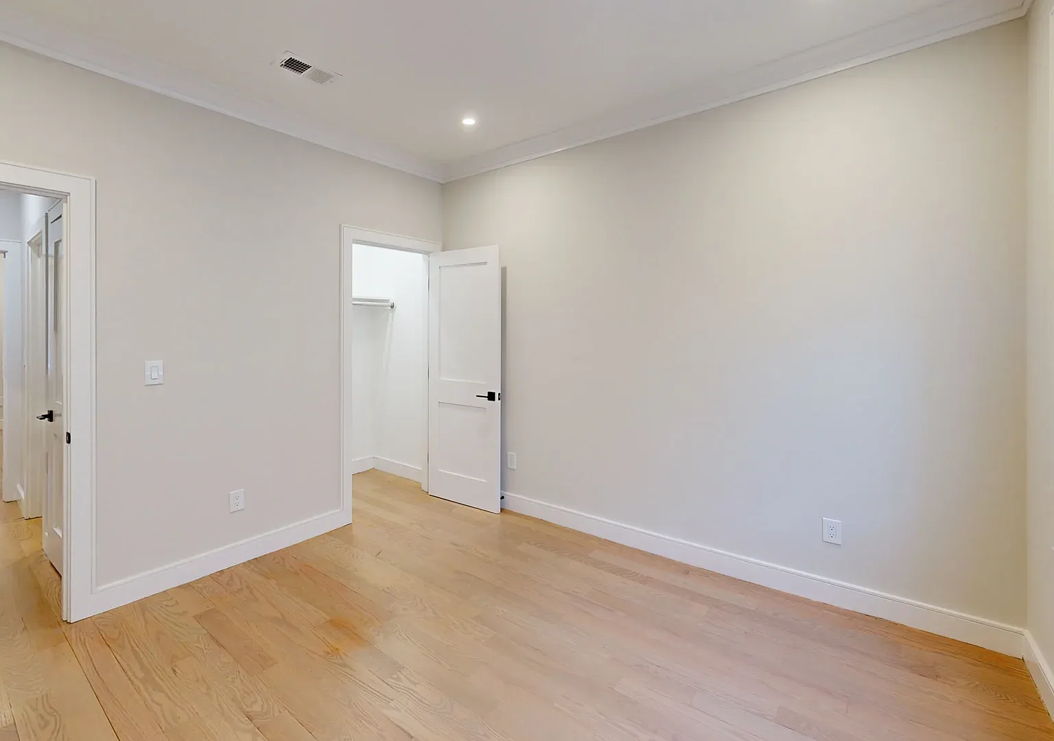 3 bed, $4,775 — Photo 3