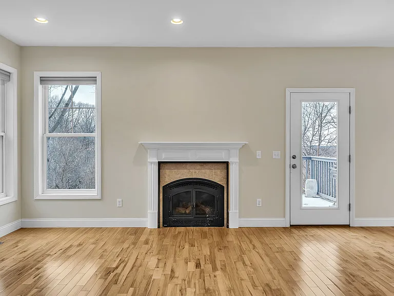 366 Colchester Ave — Photo 13