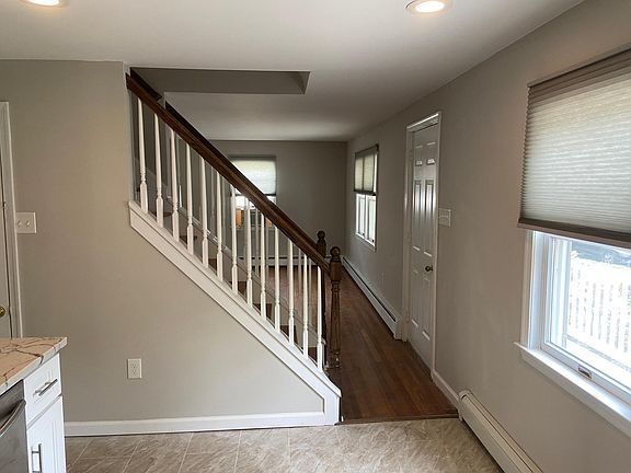 3rd image of 39 Penn Valley Dr