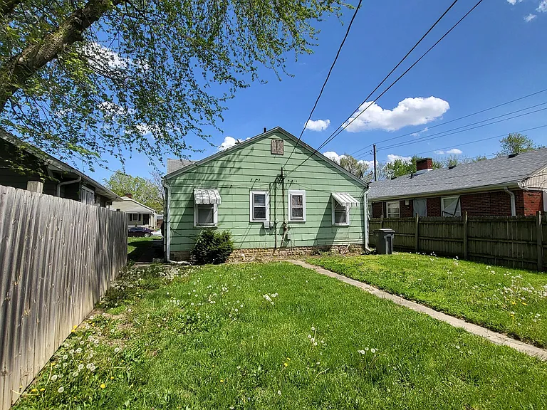 1308 N Chester Ave — Photo 10