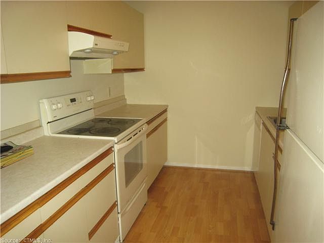 2nd image of 207 Mariners Walk