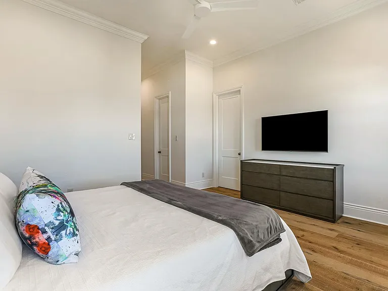 2406 Valence St — Photo 13