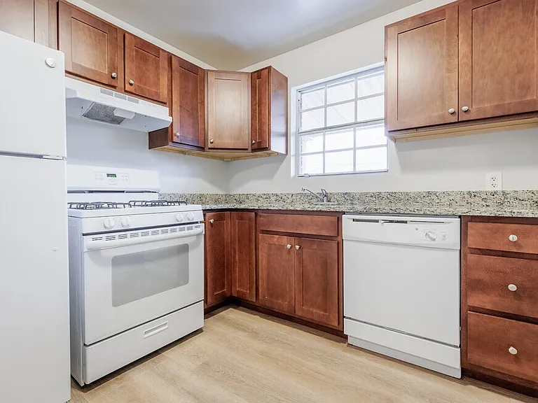 15 Scott Ct #B1 — Photo 1