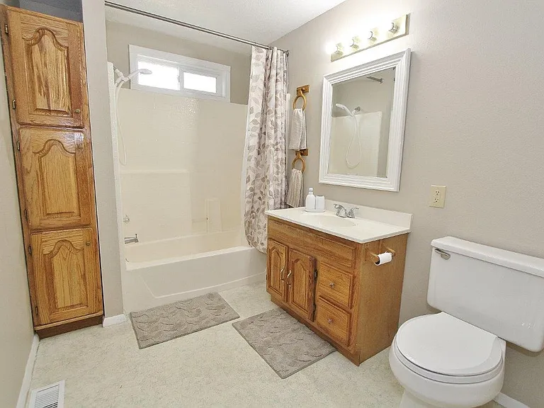 Evergreen House — Photo 13