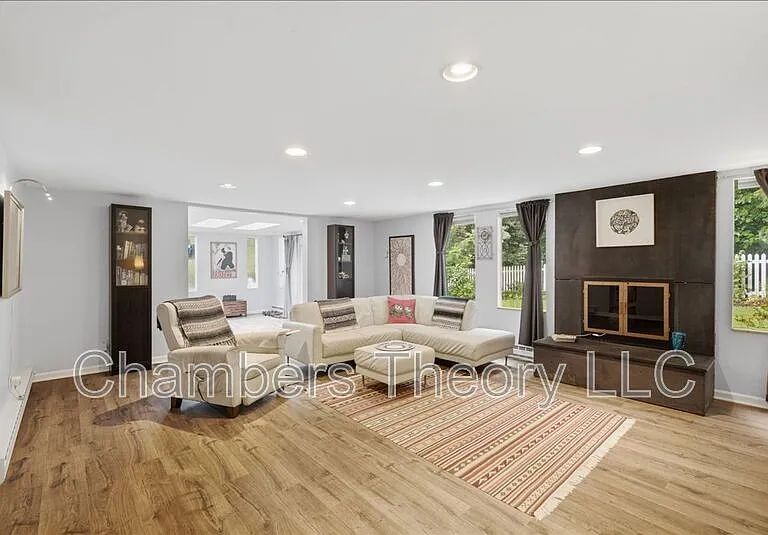 912 N Lexington St — Photo 12