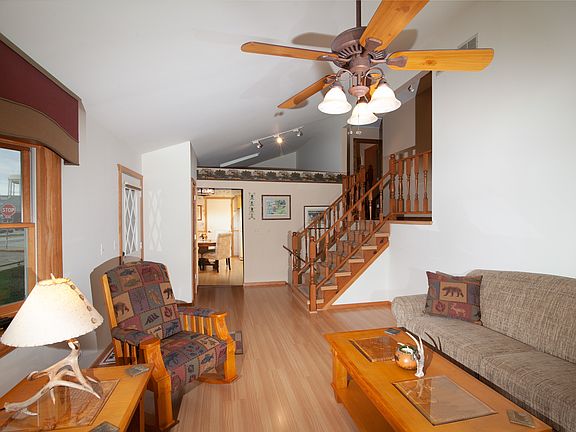 4th image of 103 W Crystal St