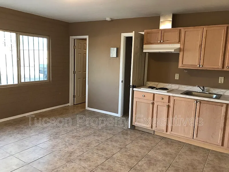 Studio, 1.0 bath, 350 sqft, $700 — Photo 2