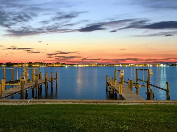 1535 Dolphin LN, NAPLES, FL 34102
