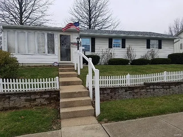 411 S Main St photo 1