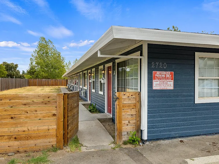 2720 Forrest St #B — Photo 2