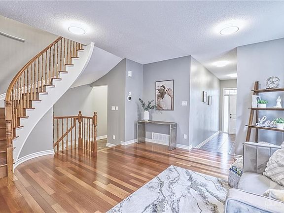 3rd image of 125 Highbury Park Dr