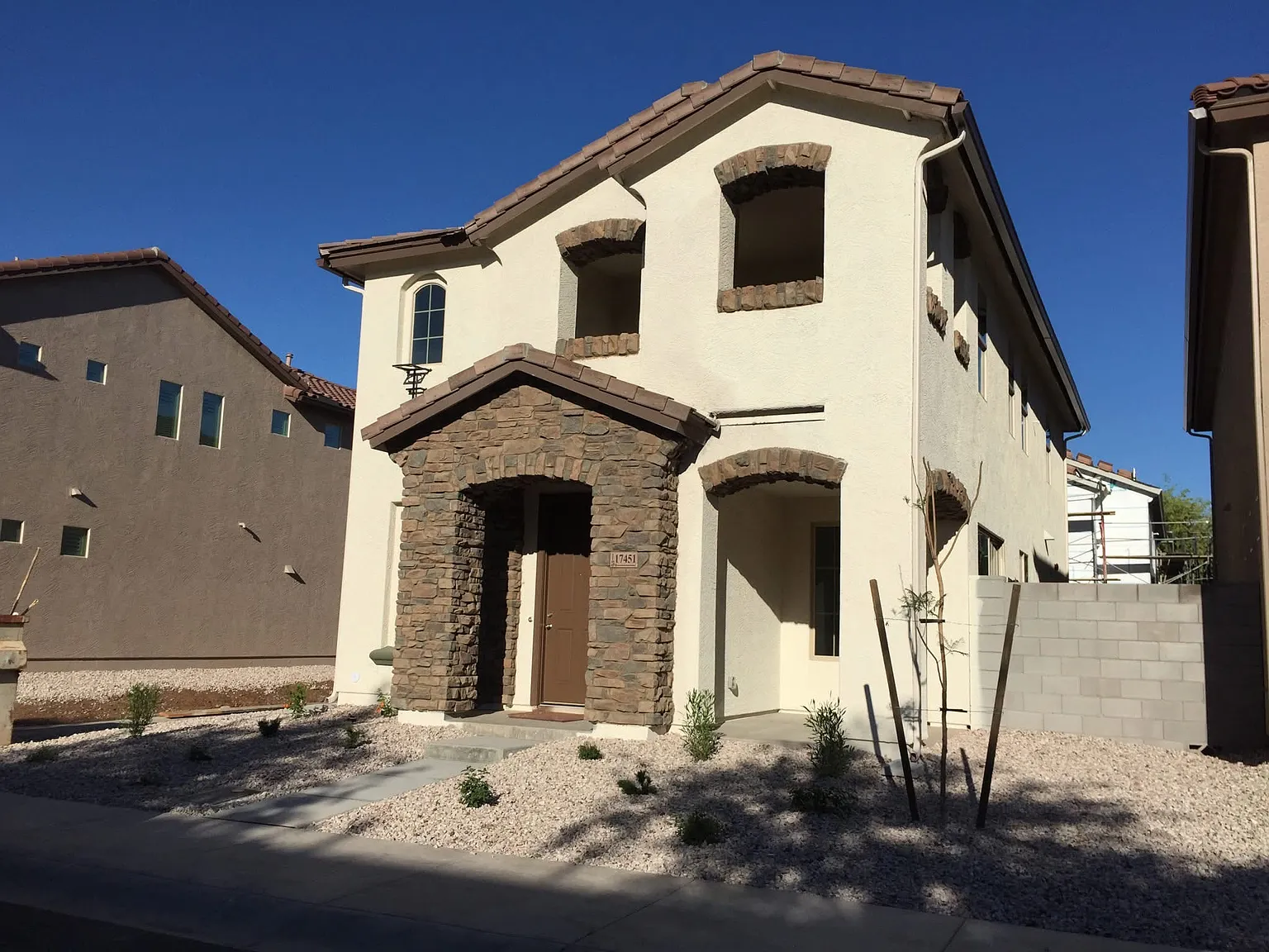3 bed, 2.5 bath, 1898 sqft, $2,395 — Photo 2